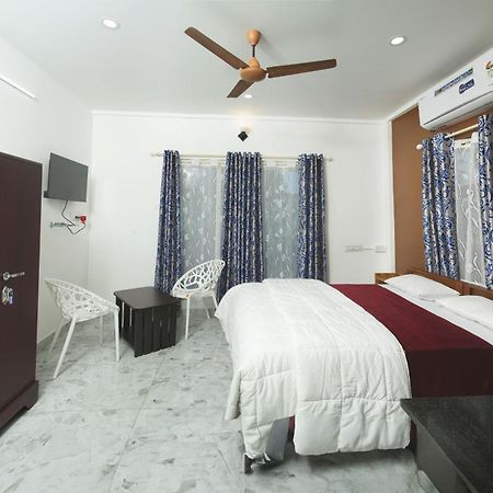 M M Residency Hotel Kochi Exterior foto