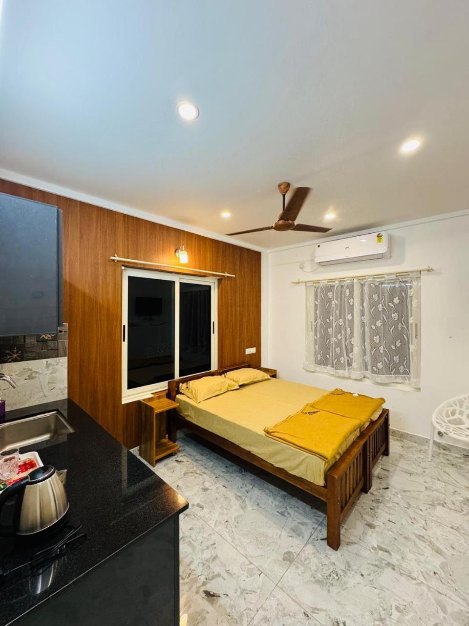 M M Residency Hotel Kochi Exterior foto